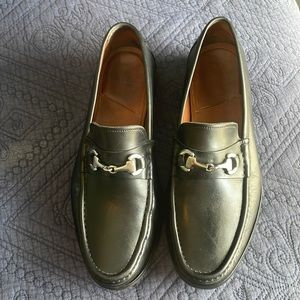 Size 11.5 3E ALLEN EDMONDS Black Leather Loafer with silver clasp, rubber sole.